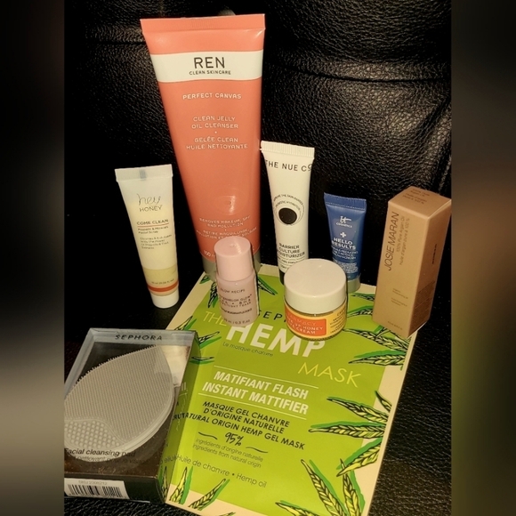 various Other - Treat Yourself! Skincare Bundle